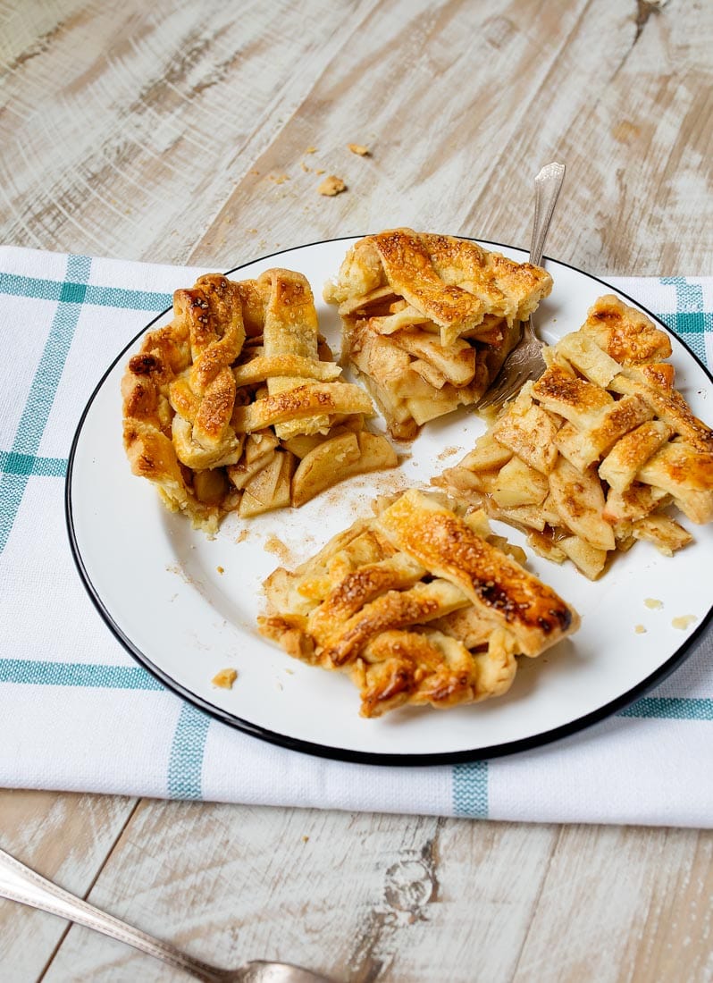 Mini Apple Pies in 6" Baking Dishes