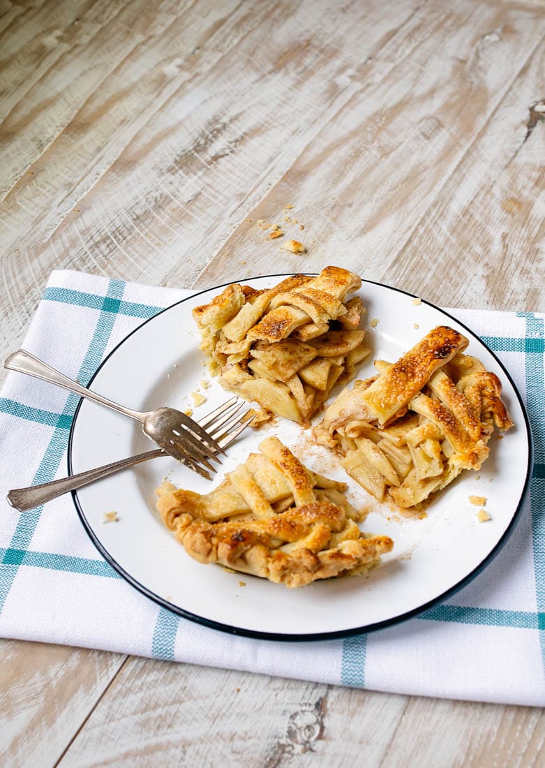 Mini Apple Pies in 6" Baking Dishes
