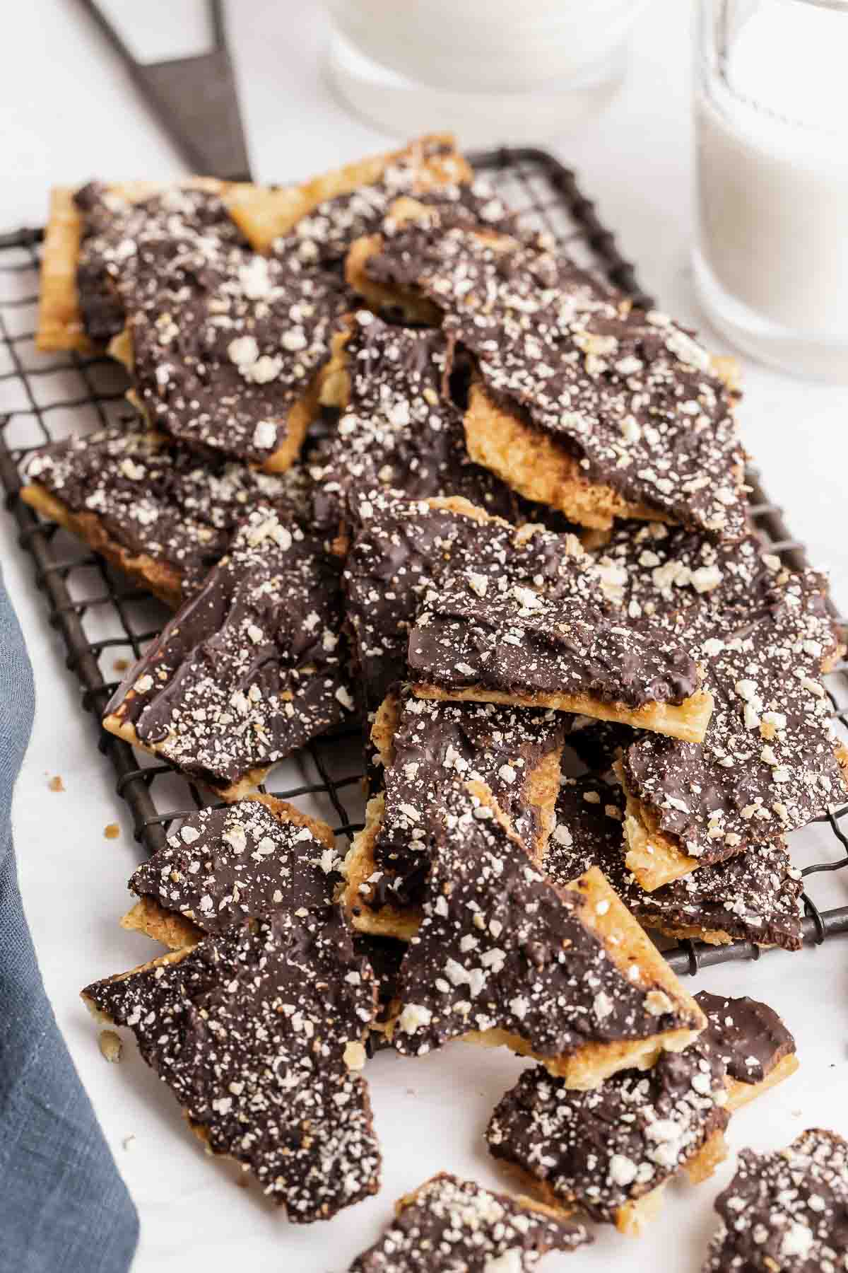 Saltine toffee pieces on a wire rack.